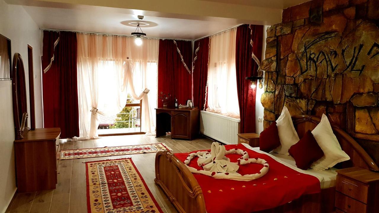 Pensiunea Dracula & Spa Căpăţîneni-Ungureni Exteriör bild