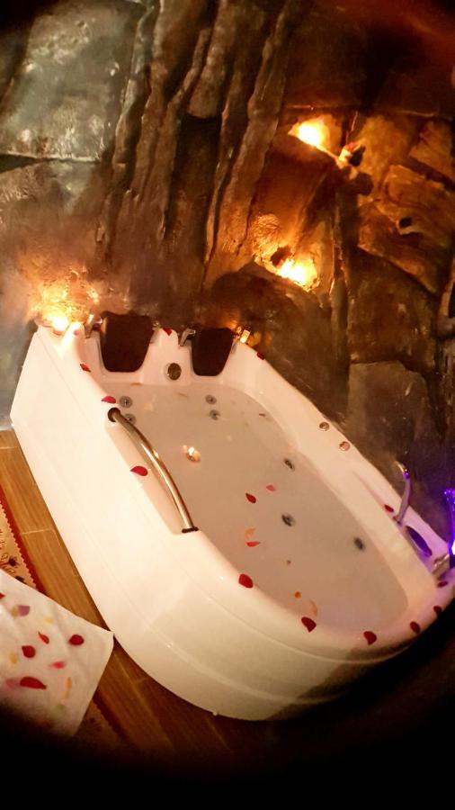 Pensiunea Dracula & Spa Căpăţîneni-Ungureni Exteriör bild