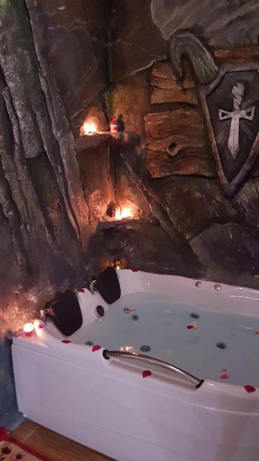 Pensiunea Dracula & Spa Căpăţîneni-Ungureni Exteriör bild