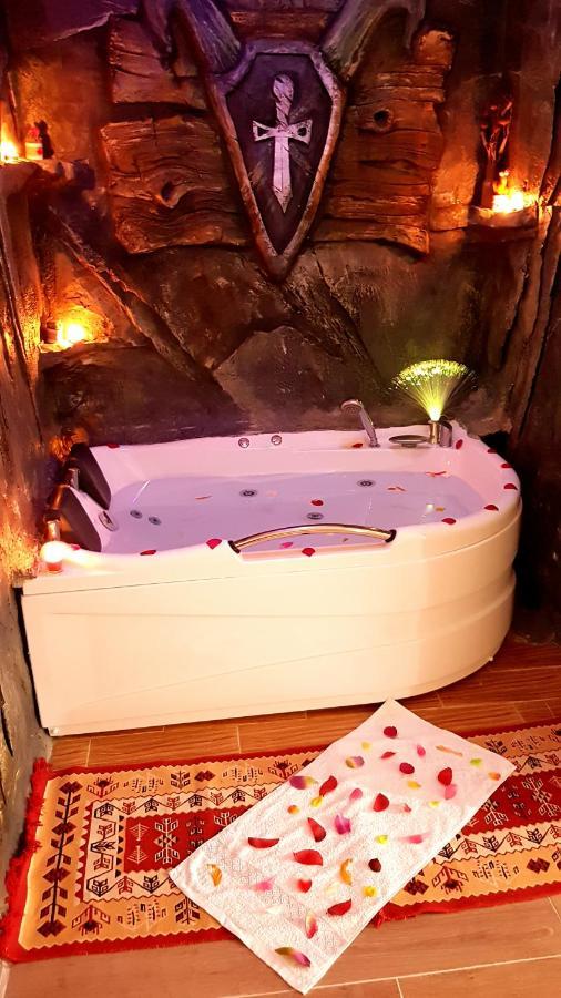 Pensiunea Dracula & Spa Căpăţîneni-Ungureni Exteriör bild