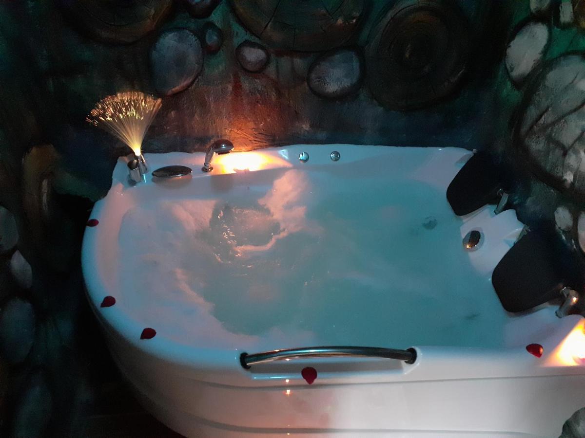 Pensiunea Dracula & Spa Căpăţîneni-Ungureni Exteriör bild