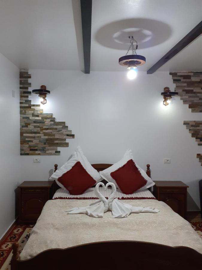 Pensiunea Dracula & Spa Căpăţîneni-Ungureni Exteriör bild
