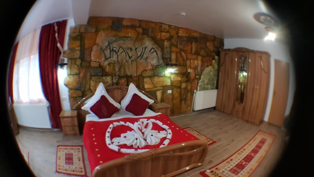 Pensiunea Dracula & Spa Căpăţîneni-Ungureni Exteriör bild