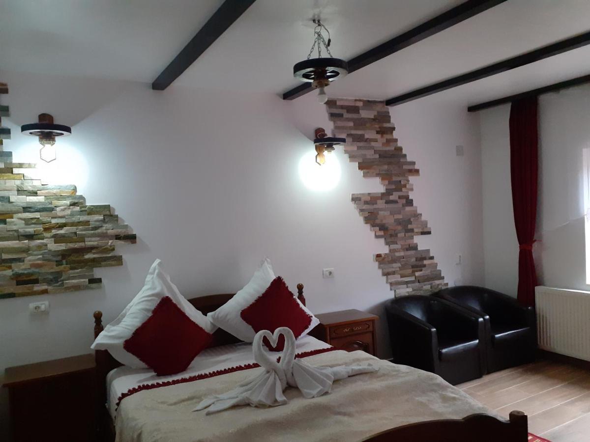 Pensiunea Dracula & Spa Căpăţîneni-Ungureni Exteriör bild