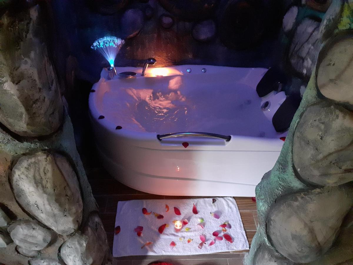 Pensiunea Dracula & Spa Căpăţîneni-Ungureni Exteriör bild