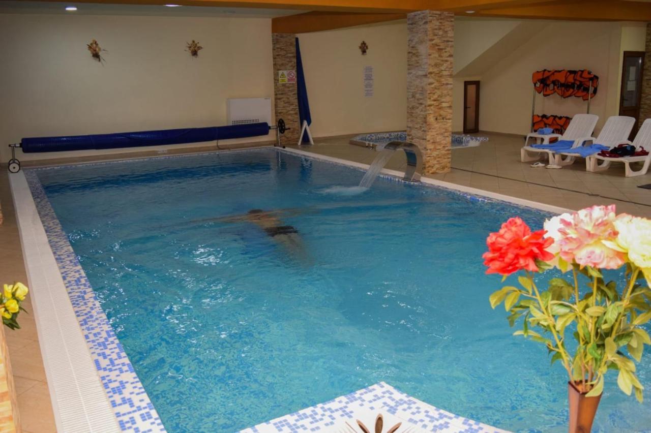 Pensiunea Dracula & Spa Căpăţîneni-Ungureni Exteriör bild
