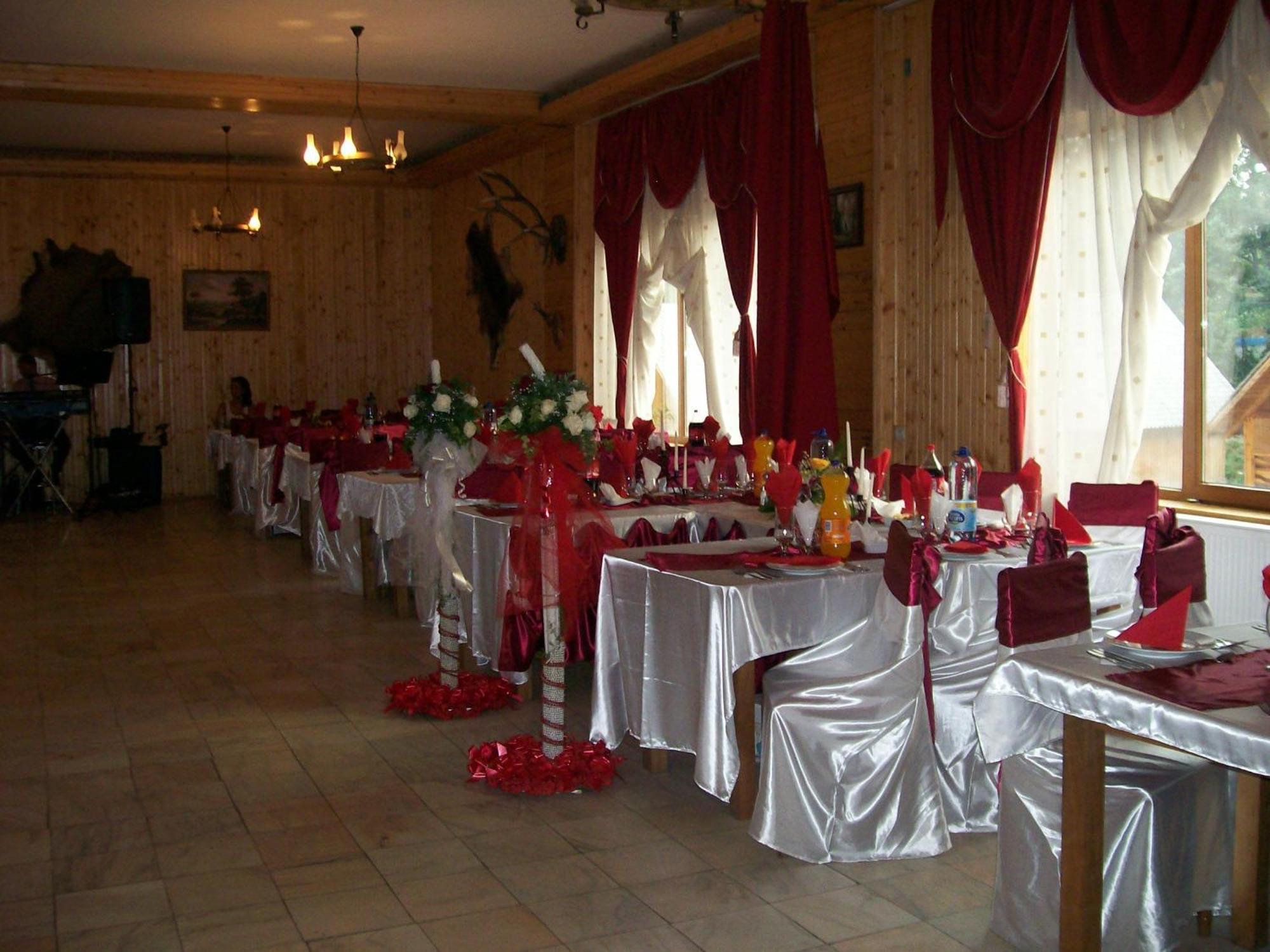 Pensiunea Dracula & Spa Căpăţîneni-Ungureni Exteriör bild