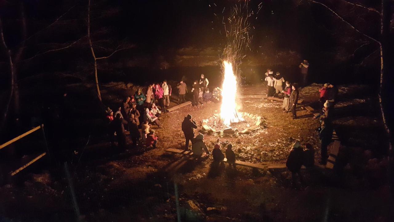 Pensiunea Dracula & Spa Căpăţîneni-Ungureni Exteriör bild