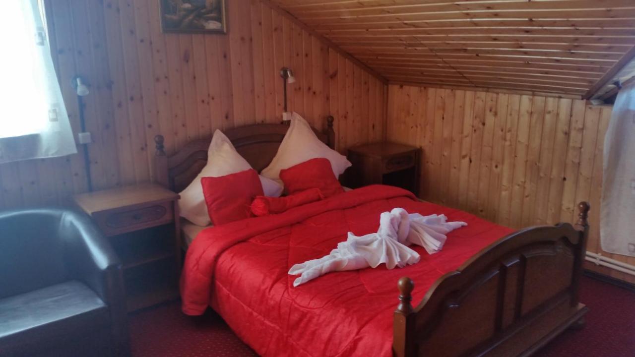 Pensiunea Dracula & Spa Căpăţîneni-Ungureni Exteriör bild