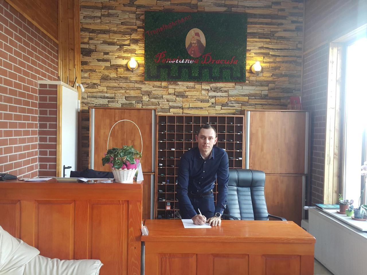 Pensiunea Dracula & Spa Căpăţîneni-Ungureni Exteriör bild