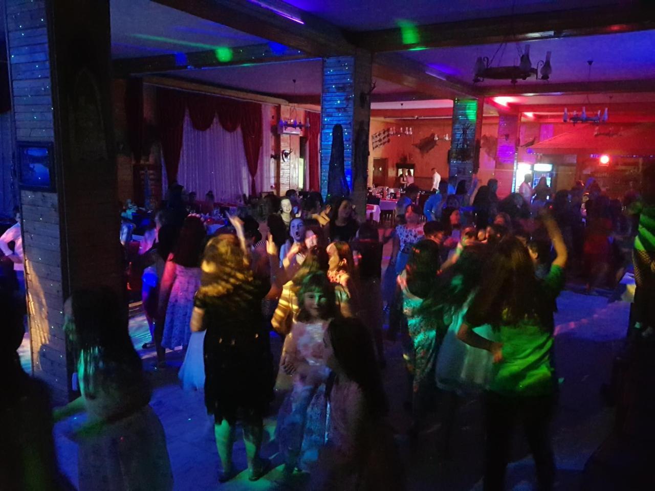 Pensiunea Dracula & Spa Căpăţîneni-Ungureni Exteriör bild