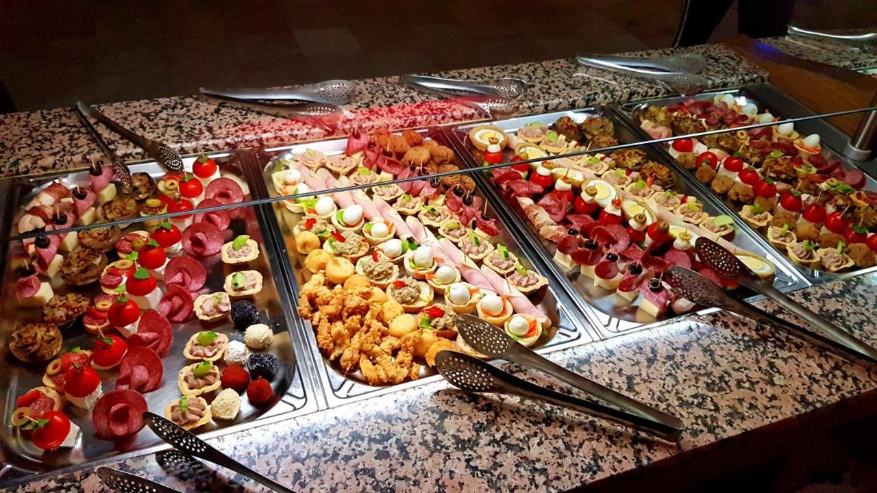 Pensiunea Dracula & Spa Căpăţîneni-Ungureni Exteriör bild