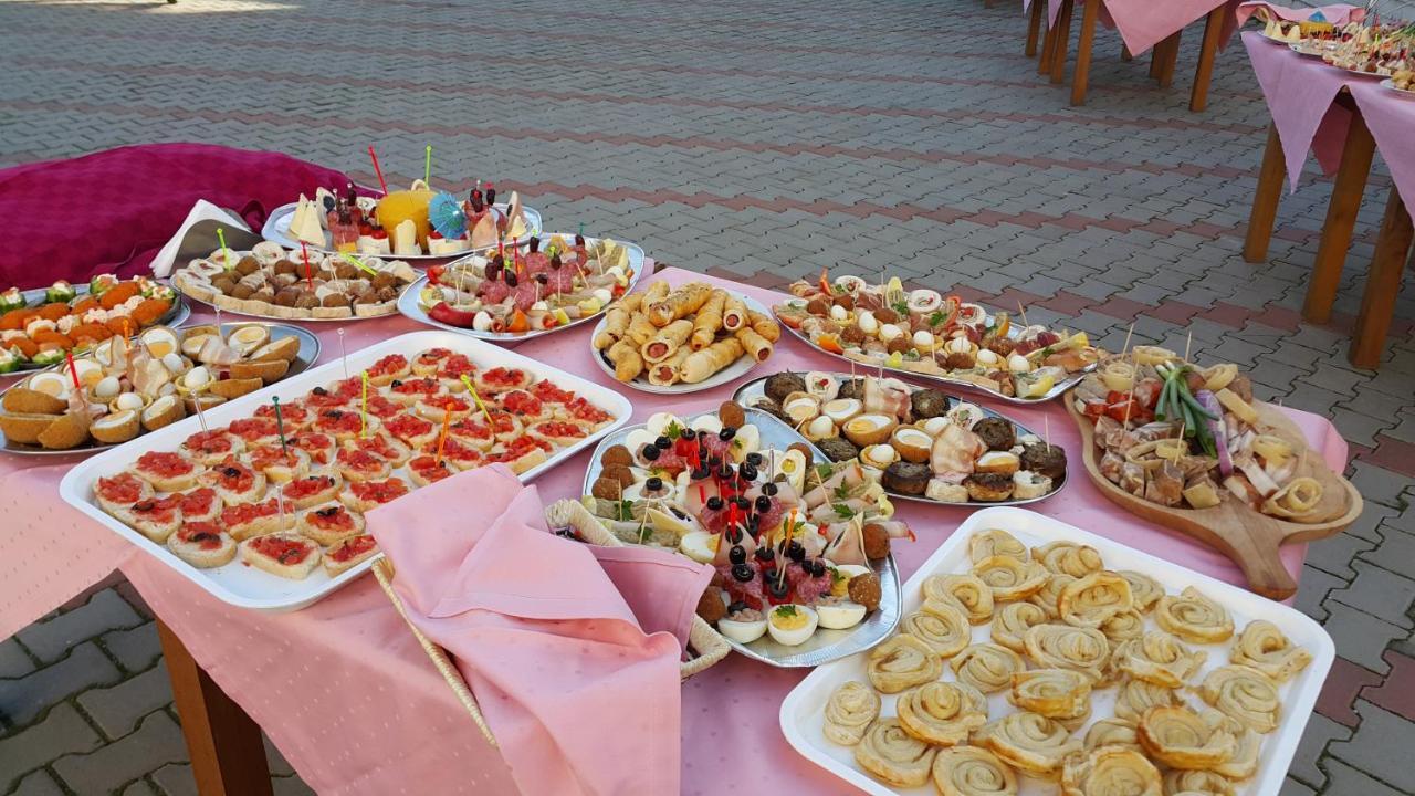 Pensiunea Dracula & Spa Căpăţîneni-Ungureni Exteriör bild