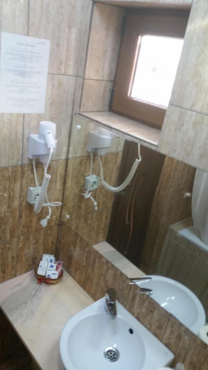 Pensiunea Dracula & Spa Căpăţîneni-Ungureni Exteriör bild