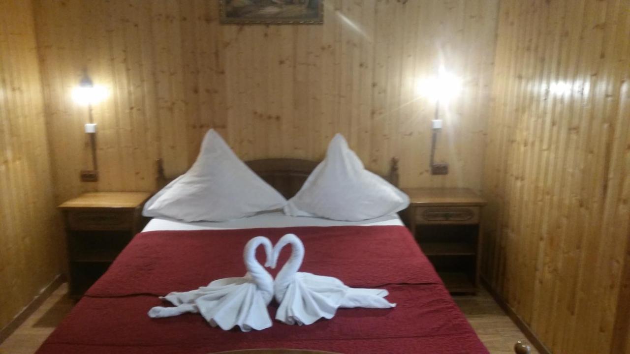 Pensiunea Dracula & Spa Căpăţîneni-Ungureni Exteriör bild
